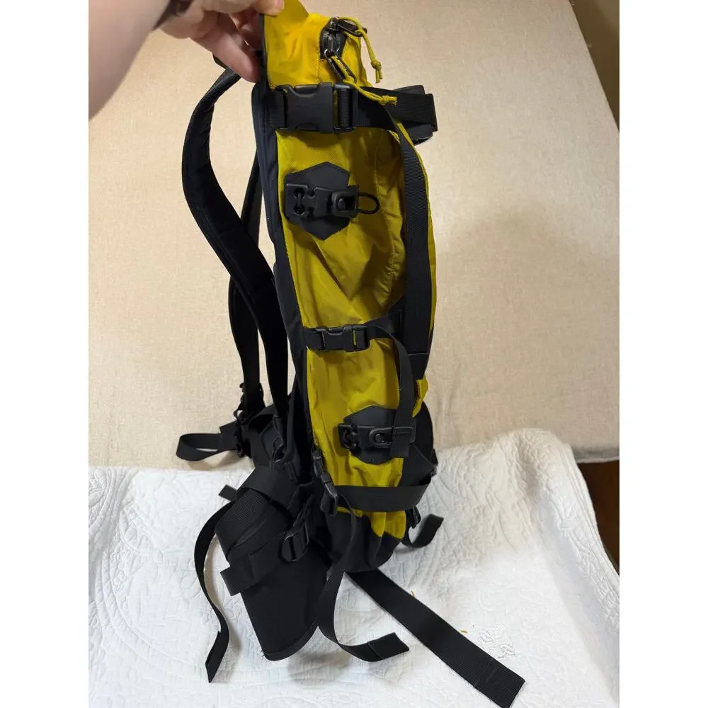 Arc'teryx M20 Yellow Black Ski Snowboard Backpack Alpine Pack Durable Outdoor